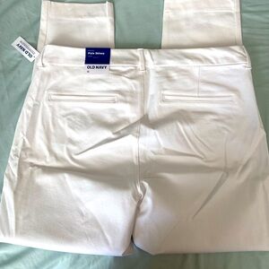 NWT Old Navy White Pixie Skinny Pants.